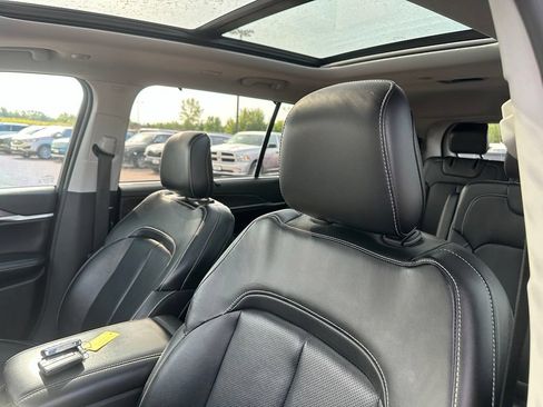 Used 2022 Jeep Grand Cherokee L Limited w/ Luxury Tech Group II AWD/4WD image 3