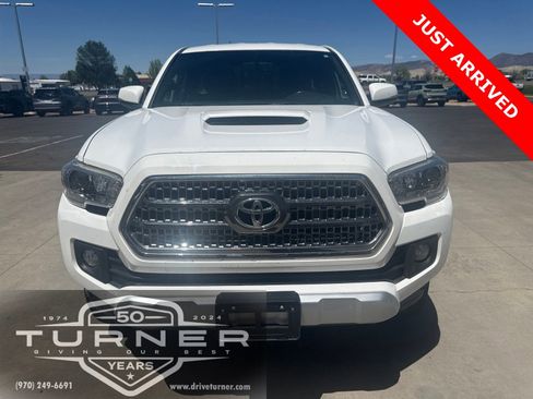 Used 2017 Toyota Tacoma TRD Sport w/ Premium & Technology Package AWD/4WD image 2