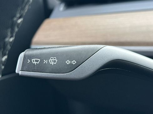 Used 2022 Tesla Model Y Long Range image 32