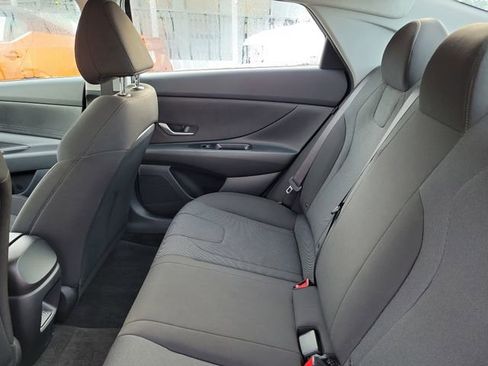 Used 2025 Hyundai Elantra SE FWD image 26