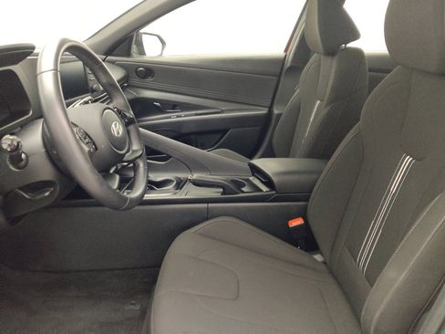 Used 2025 Hyundai Elantra Sport FWD image 17