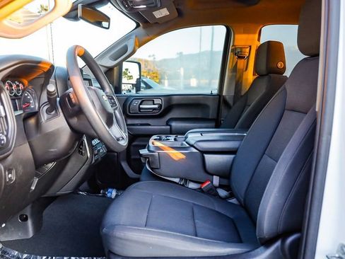 Used 2023 Chevrolet Silverado 2500 Custom w/ Custom Value Package image 18