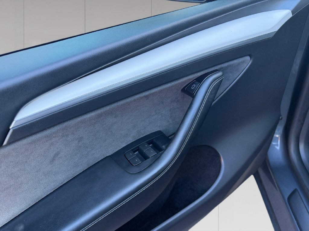 Used 2023 Tesla Model Y Performance AWD/4WD image 11