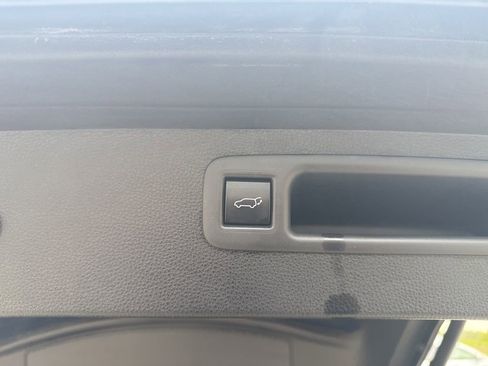 Certified 2020 Toyota Highlander XLE AWD/4WD image 17