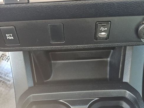 Used 2016 Toyota Tacoma SR5 w/ Towing Package image 19