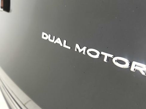 Used 2025 Tesla Model Y Long Range AWD/4WD image 32