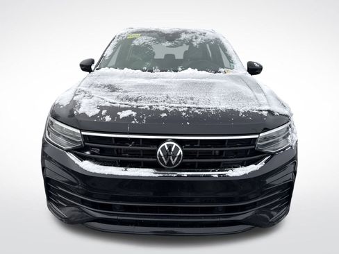 Certified 2022 Volkswagen Tiguan SE R-Line image 9