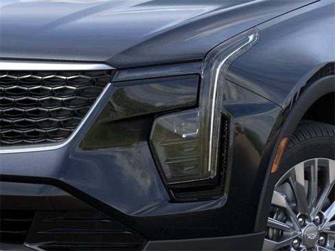 New 2024 Cadillac XT4 Luxury w/ Cold Weather Package image 10