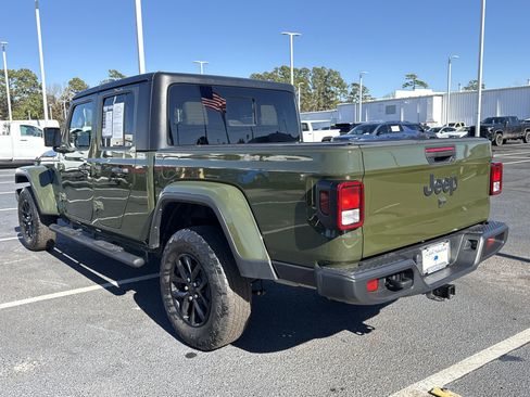 Used 2023 Jeep Gladiator Sport image 12