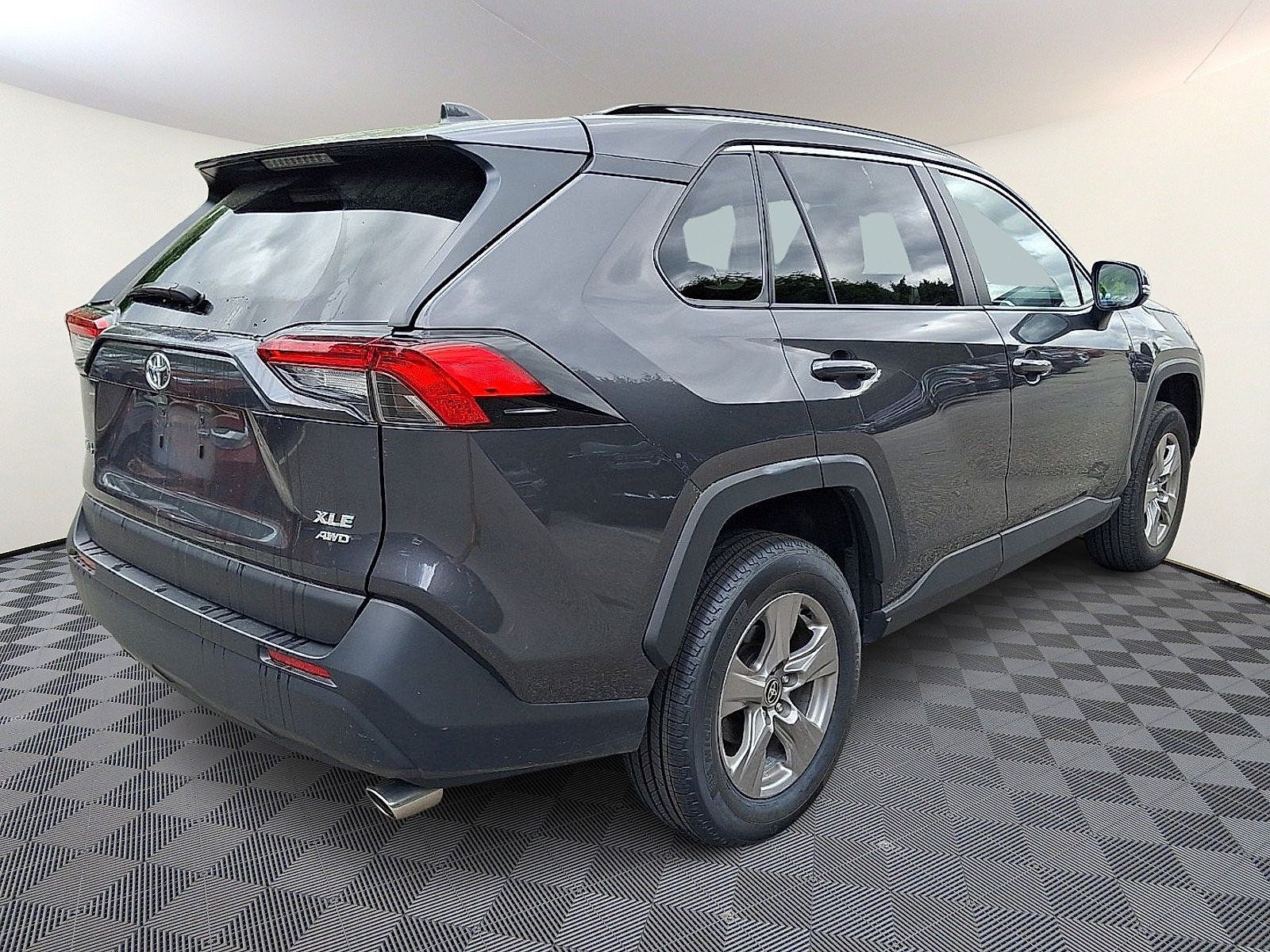 Used 2025 Toyota RAV4 XLE AWD/4WD image 6