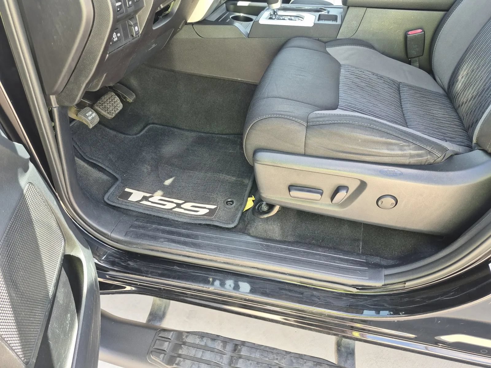 Used 2015 Toyota Tundra SR5 w/ SR5 Upgrade Package RWD image 17