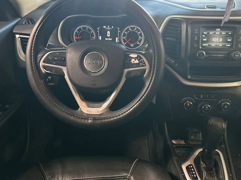 Used 2014 Jeep Cherokee Sport image 15