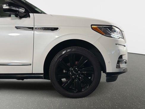 Used 2024 Lincoln Navigator L Black Label AWD/4WD image 4