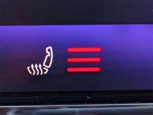 Certified 2025 Volkswagen Tiguan SE image 27