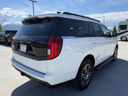 Used 2025 Ford Expedition Active AWD/4WD image 3