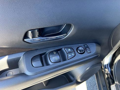 Certified 2021 Nissan Kicks SR w/ Interior Electronics Package image 18