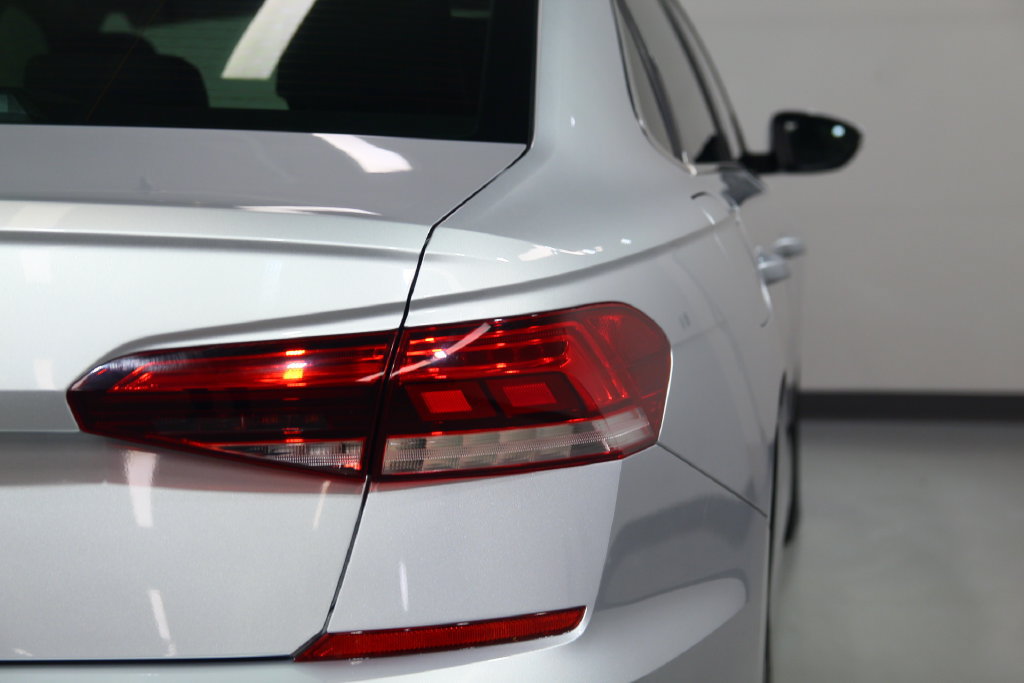 Used 2020 Volkswagen Passat 2.0T SE w/ Sunroof Package FWD image 14