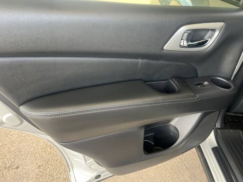 Used 2020 Nissan Pathfinder SL w/ Cargo Package AWD/4WD image 9