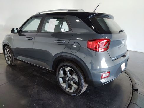 Used 2025 Hyundai Venue Limited image 8