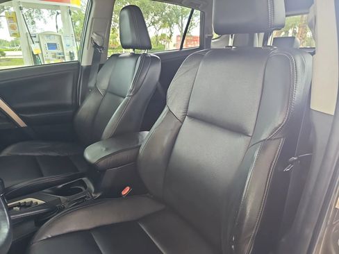 Used 2014 Toyota RAV4 Limited image 27