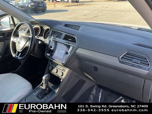 Used 2018 Volkswagen Tiguan SE image 22