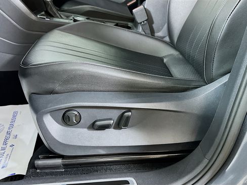 Certified 2022 Volkswagen Tiguan SE R-Line AWD/4WD image 18
