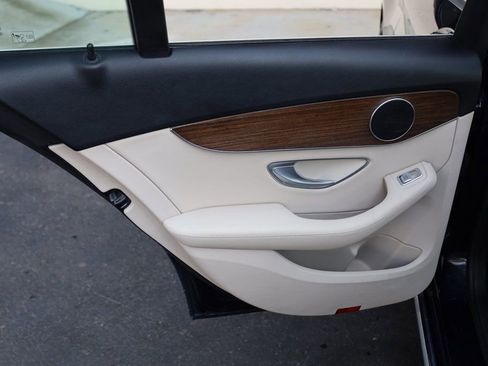 Used 2019 Mercedes-Benz C 300 4MATIC Sedan image 17