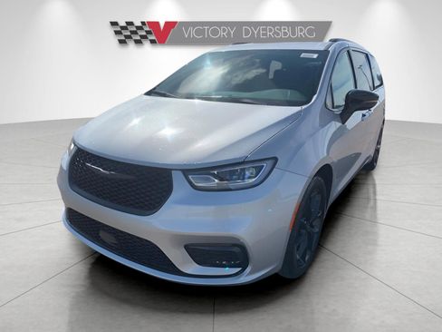 New 2026 Chrysler Pacifica Select image 4