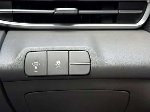 Certified 2025 Hyundai Elantra Sport image 18