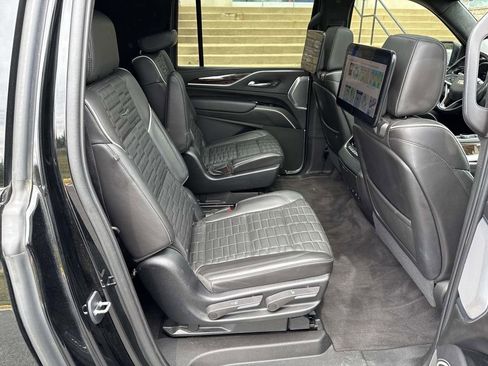 Used 2023 Cadillac Escalade ESV Sport Platinum w/ LPO, ONYX Package AWD/4WD image 11