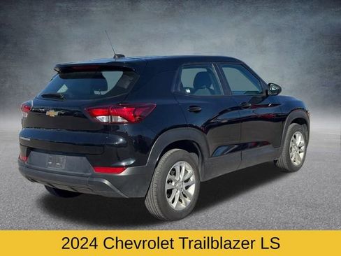 Used 2024 Chevrolet TrailBlazer LS image 3