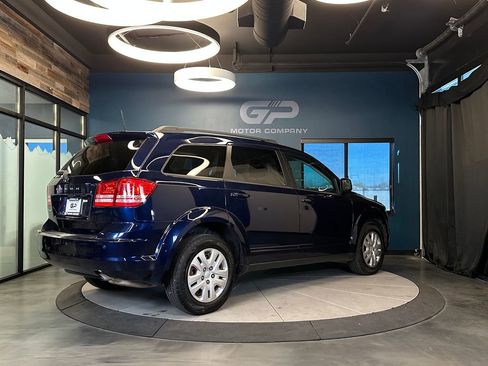 Used 2020 Dodge Journey SE FWD image 3