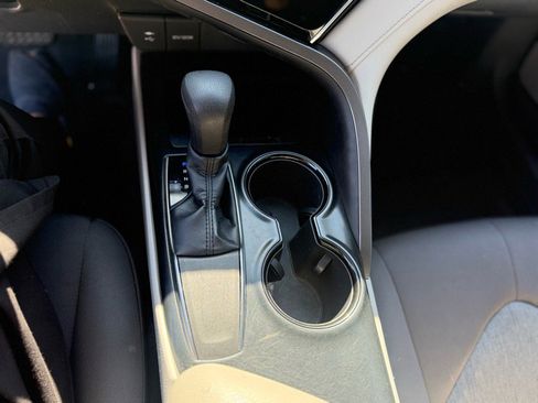 Used 2018 Toyota Camry LE image 10