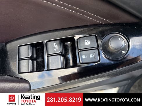 Used 2018 MAZDA MAZDA3 Touring image 12