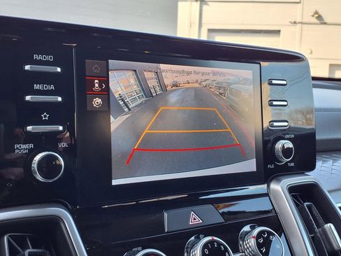 Used 2023 Kia Sorento LX image 7