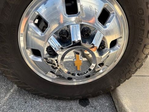 Used 2025 Chevrolet Silverado 3500 High Country w/ High Country Premium Package AWD/4WD image 18