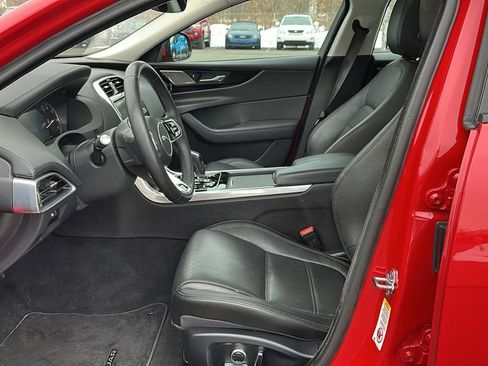 Used 2020 Jaguar XE S image 9