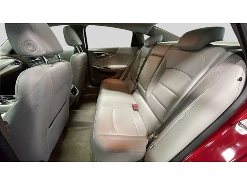 Used 2018 Chevrolet Malibu LT w/ Leather Package FWD image 16
