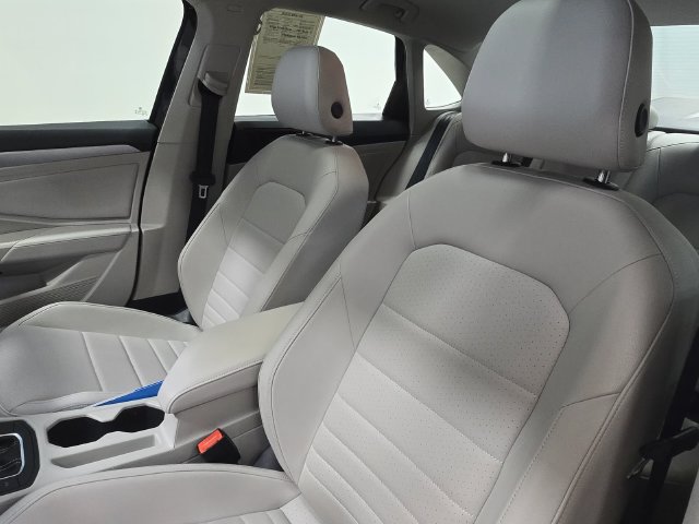 Certified 2023 Volkswagen Jetta SE FWD image 26