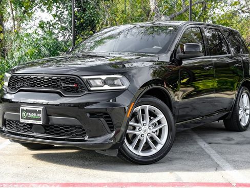 Used 2023 Dodge Durango GT image 2