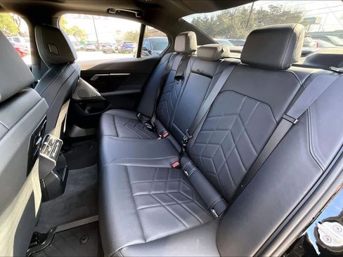 Used 2025 BMW 530i image 18