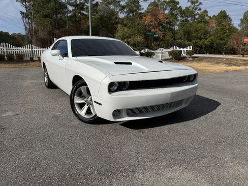 Used 2018 Dodge Challenger SXT image 36