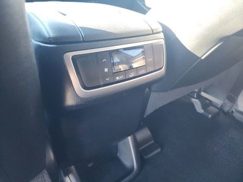 Used 2019 Toyota Highlander XLE image 32