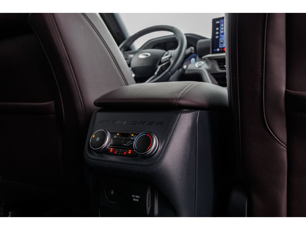 Used 2025 Ford Explorer Platinum w/ LUX Leather Package AWD/4WD image 12