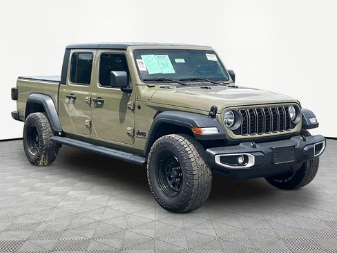 Used 2025 Jeep Gladiator Sport AWD/4WD image 11