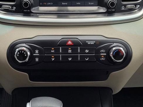Used 2020 Kia Sorento LX AWD/4WD image 24