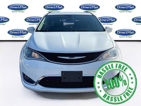 Used 2017 Chrysler Pacifica Touring-L w/ Tire & Wheel Group image 2