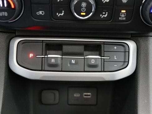 Used 2023 GMC Acadia SLE w/ Driver Convenience Package image 24