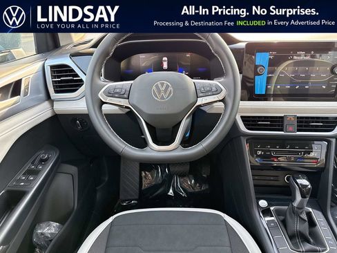 New 2026 Volkswagen Taos SE AWD/4WD image 12