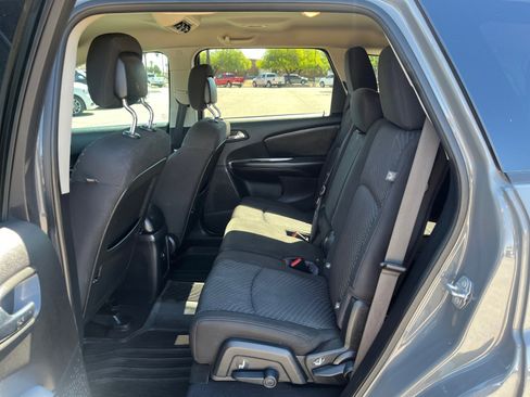 Used 2020 Dodge Journey SE w/ SE Popular Equipment Group FWD image 16